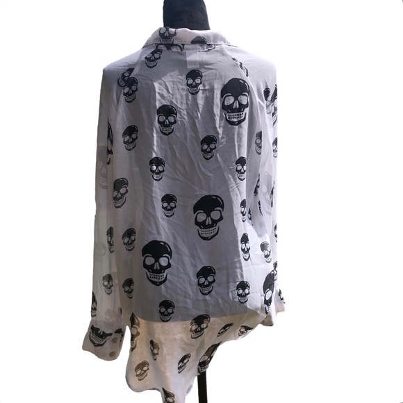 Dots White Button Down with Black Skulls size Large - Picture 9 of 10